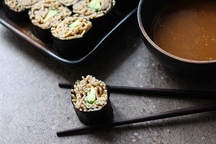 Satay soba sushi.