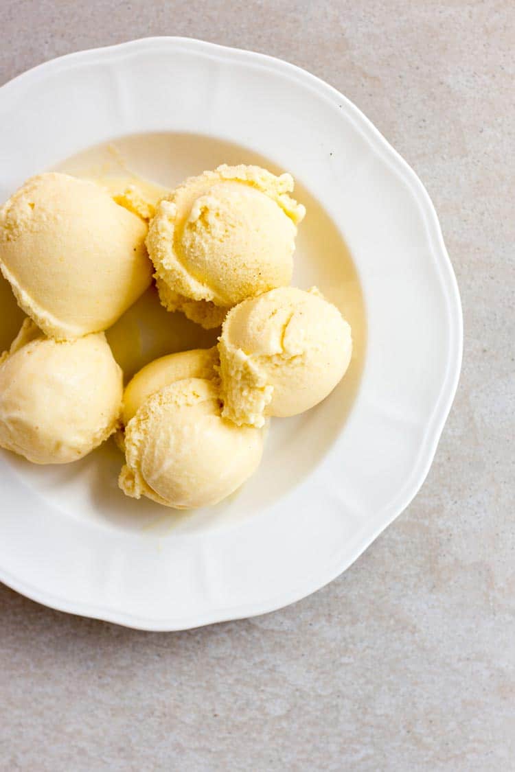 Light, fresh and creamy orange and banana sherbet (something between a sorbet and an icecream). 