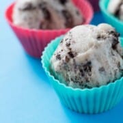 Cookies and cream icecream - vegan and gluten free.
