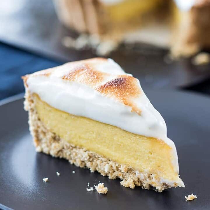 Vegan apricot meringue pie (gluten free).