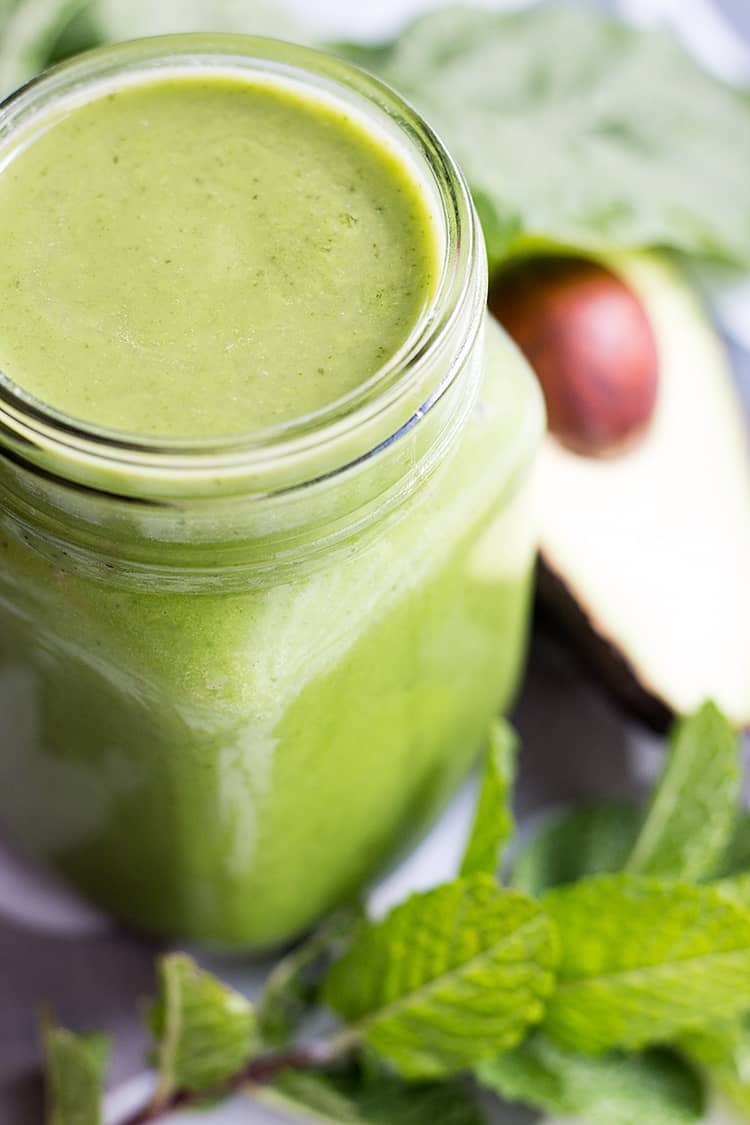 Avocado and mint green smoothie (vegan and gluten free). 