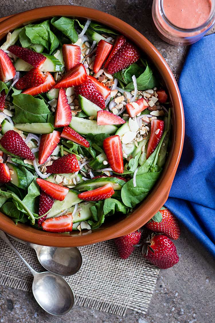 Rocket and strawberry salad with balsamic strawberry vinaigrette (vegan and gluten free). 
