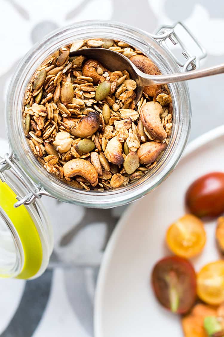 Savory granola with chilli and fennel (vegan and gluten free). 