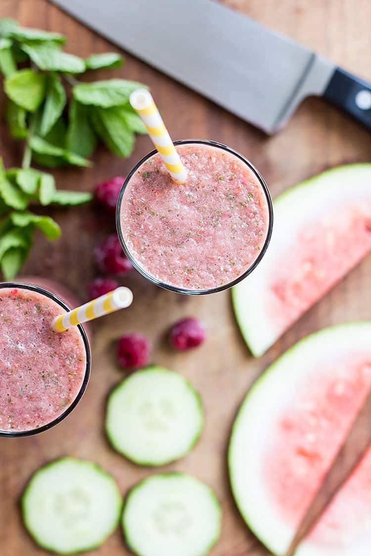 Hydrating watermelon, raspberry ande cucumber smoothie (vegan and gluten free). 