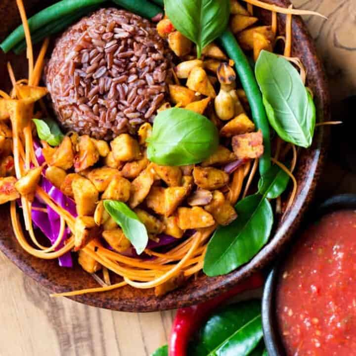 Bali bowl with tempeh, peanuts and tomato sambal (vegan and gluten free).