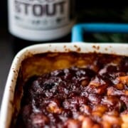 Stout baked beans with rosemary (vegan).