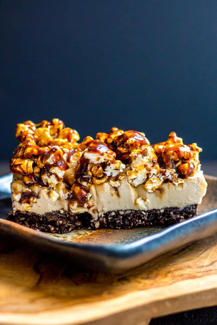 Vegan coffee cheesecake with salted caramel popcorn topping (vegan and gluten free). 