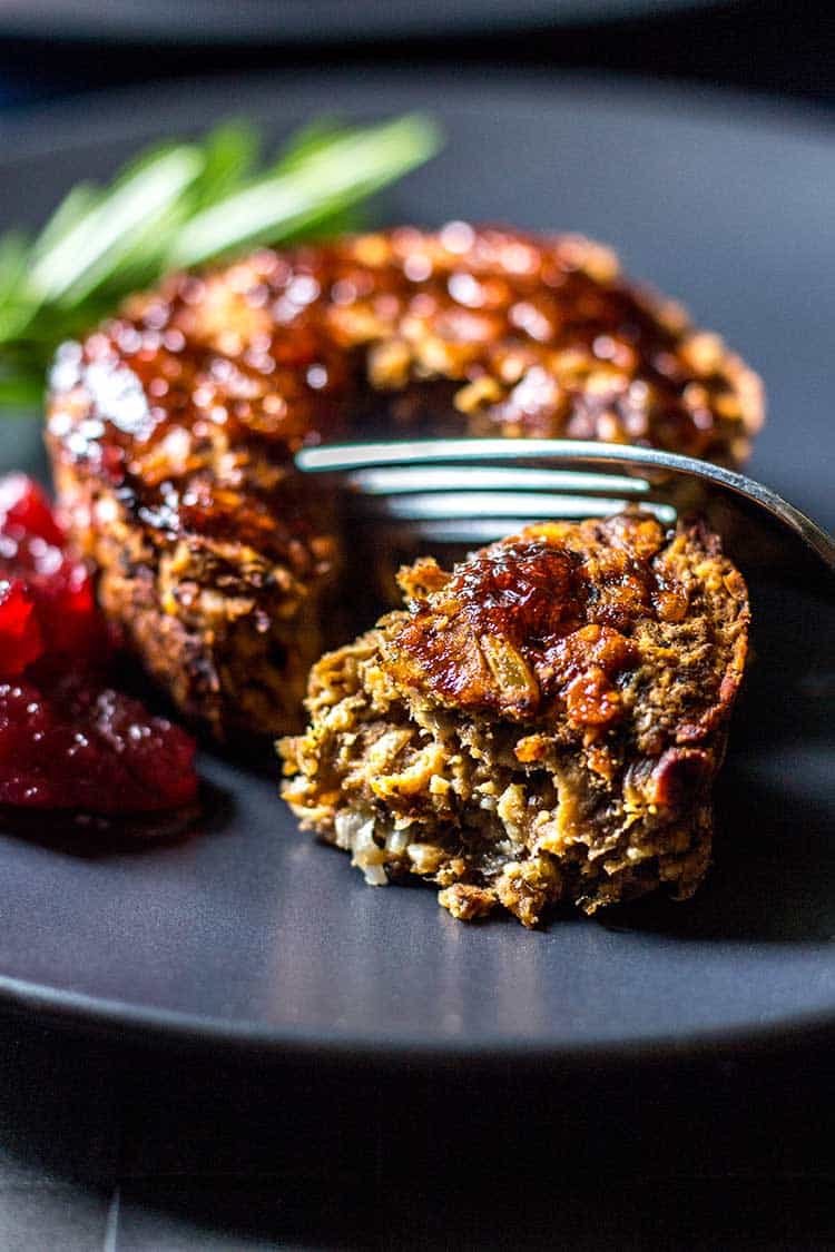 Little lentil loaf with mushrooms and sage, photo of the interior (vegan and gluten free). 