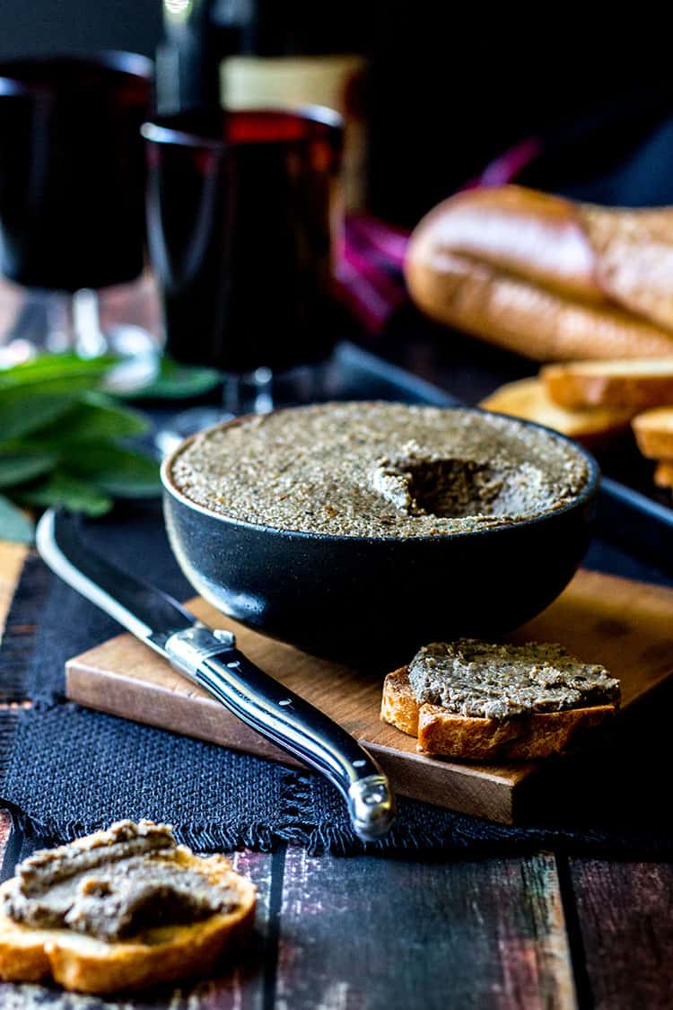 Mushroom and hazelnut vegan pate (gluten free). 