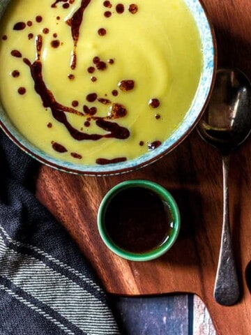 Saffron-infused cauliflower soup with sumac oil
